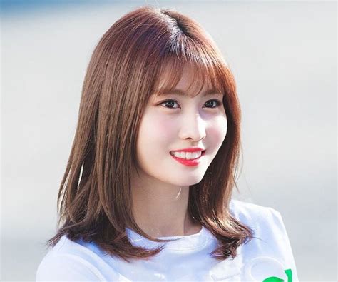 Momo Hirai .